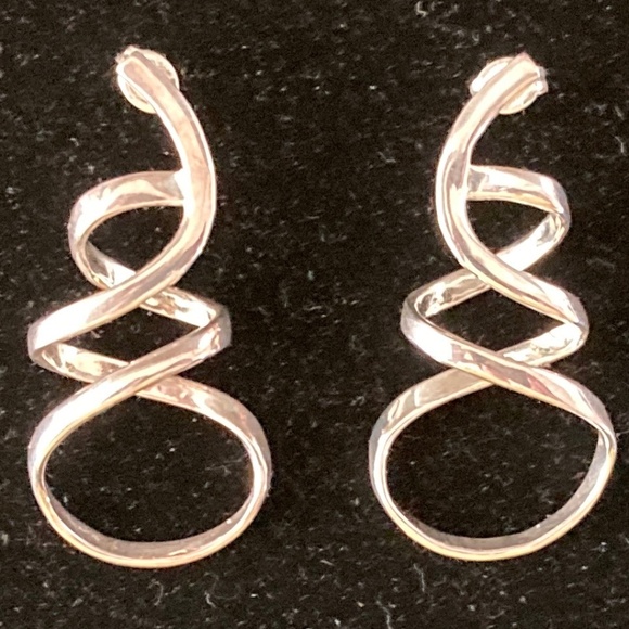 Sterling Silver Swirling Ribbon EarringsPost & Clutch for Pierced Ears/NEW!!! - Picture 1 of 5